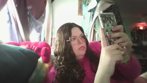 Snapshot of siofra chatting on February 18, 2025, 8:36 pm Siofra online show from February 18, 2025, 8:36 pm