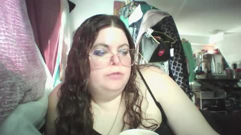 Snapshot of siofra chatting on February 21, 2025, 7:54 pm Siofra online show from February 21, 2025, 7:54 pm