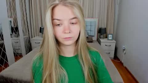 SirenaBloom online show from October 9, 2025, 5:38 am