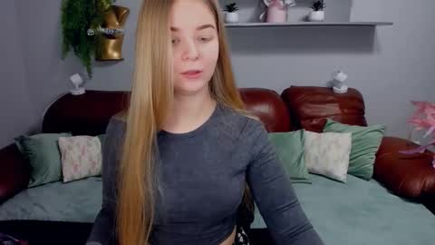 Snapshot of sirenabloom chatting on March 4, 2026, 4:40 am SirenaBloom online show from March 4, 2026, 4:40 am