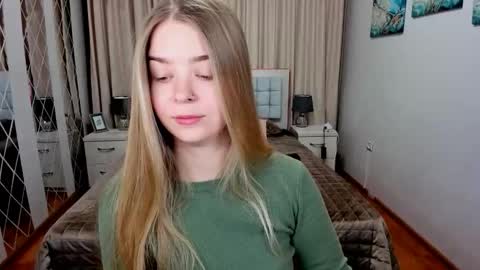 Snapshot of sirenabloom chatting on March 19, 2026, 4:38 am SirenaBloom online show from March 19, 2026, 4:38 am