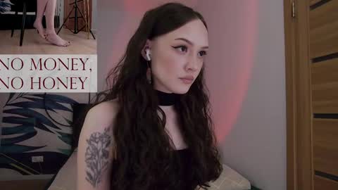 Snapshot of sirenaswhisper chatting on April 22, 2026, 10:33 pm Goddess Sirena online show from April 22, 2026, 10:33 pm