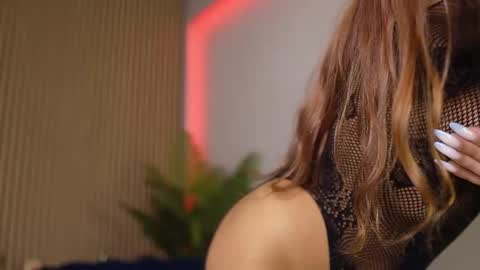 Snapshot of sisi_von_dee chatting on November 2, 2025, 8:44 pm Dee online show from November 2, 2025, 8:44 pm