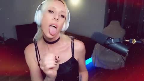 Snapshot of sissyashleigh chatting on June 22, 2026, 9:56 pm Ashleigh Mak online show from June 22, 2026, 9:56 pm