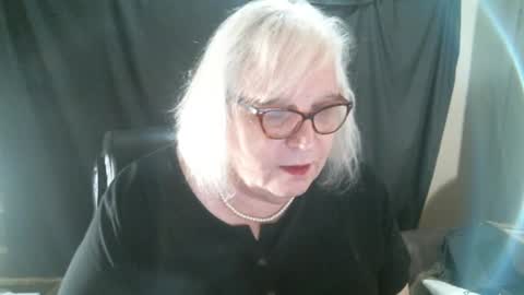 Snapshot of sissydianetx chatting on December 6, 2024, 12:45 am Sissy Diane online show from December 6, 2024, 12:45 am