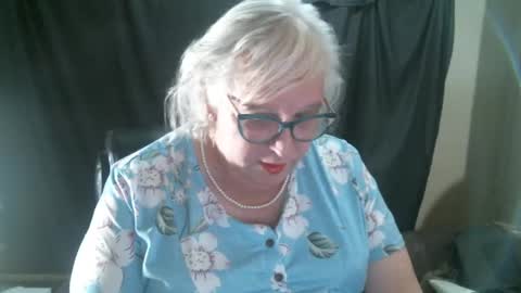 Snapshot of sissydianetx chatting on December 9, 2024, 12:34 am Sissy Diane online show from December 9, 2024, 12:34 am