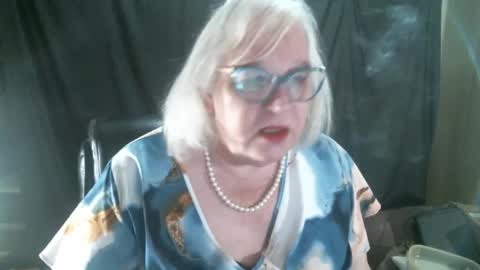 Snapshot of sissydianetx chatting on January 1, 2025, 12:32 am Sissy Diane online show from January 1, 2025, 12:32 am
