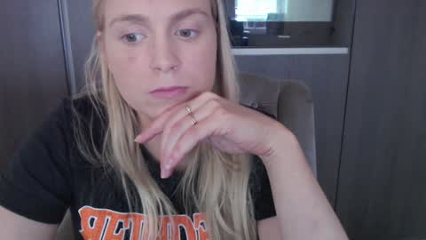 Elise online show from October 20, 2025, 8:59 am