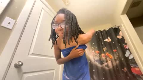 Snapshot of siyafterdark chatting on September 11, 2025, 12:16 pm SiyAfterDark online show from September 11, 2025, 12:16 pm