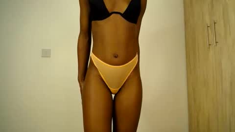 Snapshot of sizzly_ass chatting on May 19, 2026, 2:01 pm sizzly_ass online show from May 19, 2026, 2:01 pm