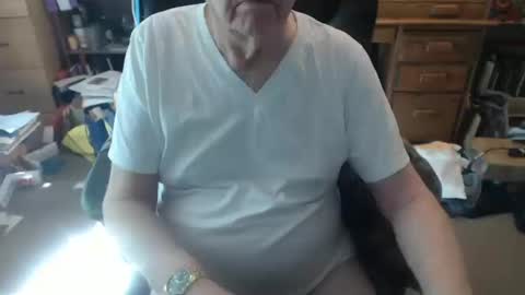 Snapshot of sjbottomboi chatting on October 9, 2025, 9:35 pm sjbottomboi online show from October 9, 2025, 9:35 pm