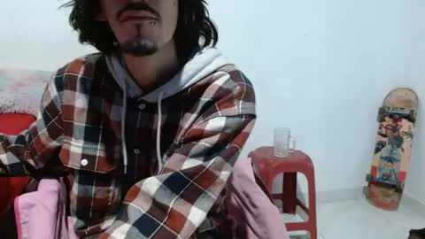 Snapshot of sk8sir chatting on July 5, 2026, 1:07 pm sk8sir online show from July 5, 2026, 1:07 pm