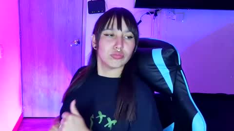 Snapshot of skarlet_adams chatting on April 7, 2026, 10:42 pm Alice online show from April 7, 2026, 10:42 pm