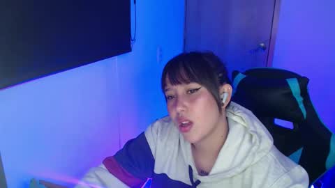Snapshot of skarlet_adams chatting on April 21, 2026, 2:51 am Alice online show from April 21, 2026, 2:51 am