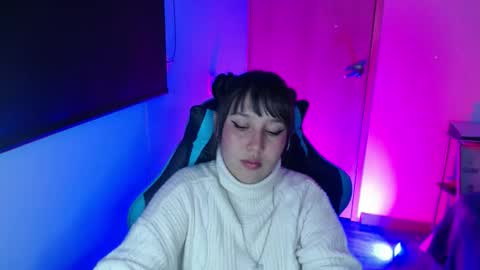 Snapshot of skarlet_adams chatting on April 23, 2026, 2:35 am Alice online show from April 23, 2026, 2:35 am