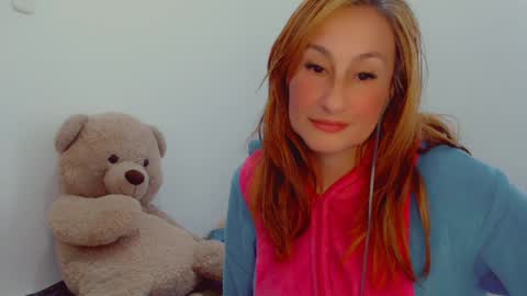 Snapshot of skarlett2072 chatting on December 3, 2024, 12:59 pm Arlett online show from December 3, 2024, 12:59 pm