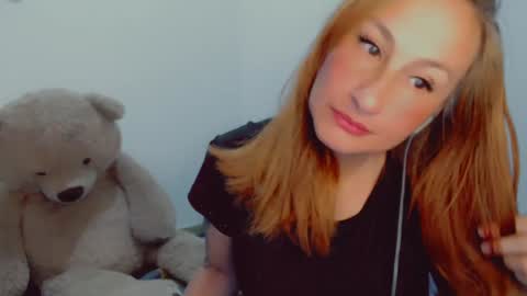 Snapshot of skarlett2072 chatting on December 12, 2024, 7:19 am Arlett online show from December 12, 2024, 7:19 am