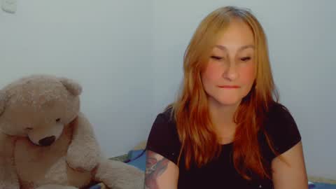 Snapshot of skarlett2072 chatting on December 13, 2024, 12:20 am Arlett online show from December 13, 2024, 12:20 am