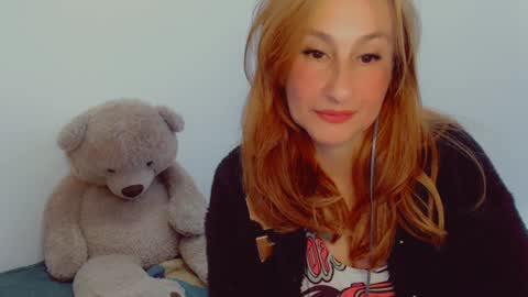 Snapshot of skarlett2072 chatting on December 14, 2024, 12:33 pm Arlett online show from December 14, 2024, 12:33 pm