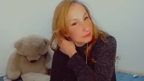 Snapshot of skarlett2072 chatting on December 15, 2024, 3:56 am Arlett online show from December 15, 2024, 3:56 am