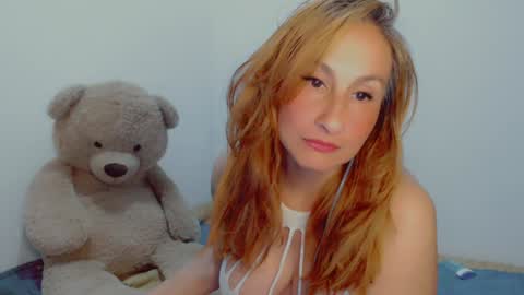 Snapshot of skarlett2072 chatting on December 17, 2024, 5:29 am Arlett online show from December 17, 2024, 5:29 am