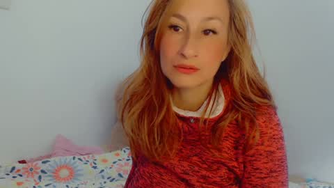 Snapshot of skarlett2072 chatting on December 21, 2024, 12:27 pm Arlett online show from December 21, 2024, 12:27 pm