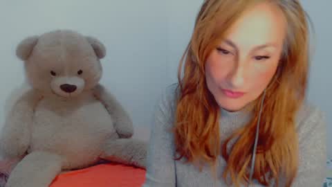 Snapshot of skarlett2072 chatting on December 22, 2024, 11:09 pm Arlett online show from December 22, 2024, 11:09 pm