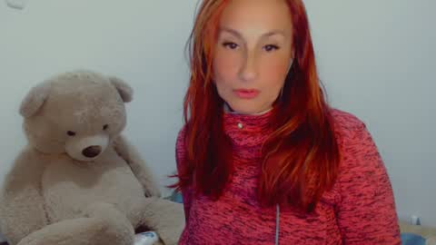 Snapshot of skarlett2072 chatting on December 30, 2024, 12:22 am Arlett online show from December 30, 2024, 12:22 am