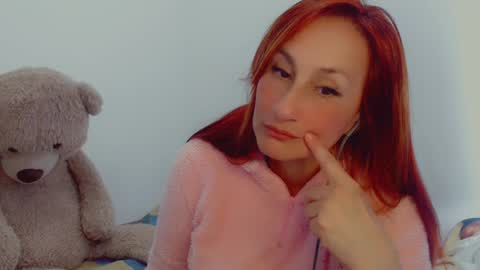 Snapshot of skarlett2072 chatting on January 2, 2025, 8:46 pm Arlett online show from January 2, 2025, 8:46 pm