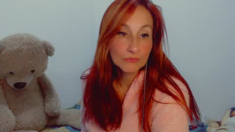 Snapshot of skarlett2072 chatting on January 3, 2025, 1:16 am Arlett online show from January 3, 2025, 1:16 am