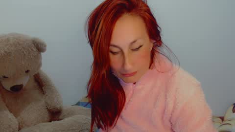 Snapshot of skarlett2072 chatting on January 4, 2025, 3:40 am Arlett online show from January 4, 2025, 3:40 am