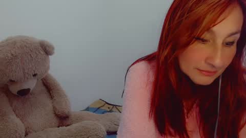 Snapshot of skarlett2072 chatting on January 4, 2025, 12:38 pm Arlett online show from January 4, 2025, 12:38 pm