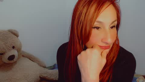 Snapshot of skarlett2072 chatting on January 7, 2025, 10:41 pm Arlett online show from January 7, 2025, 10:41 pm