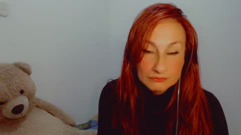 Snapshot of skarlett2072 chatting on January 8, 2025, 4:02 am Arlett online show from January 8, 2025, 4:02 am