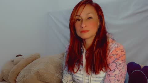 Snapshot of skarlett2072 chatting on January 17, 2025, 6:26 am Arlett online show from January 17, 2025, 6:26 am