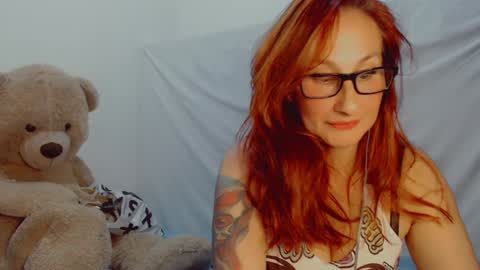 Snapshot of skarlett2072 chatting on January 28, 2025, 1:08 am Arlett online show from January 28, 2025, 1:08 am