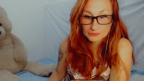 Snapshot of skarlett2072 chatting on January 29, 2025, 3:01 am Arlett online show from January 29, 2025, 3:01 am