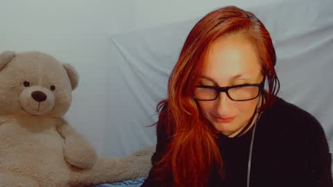 Snapshot of skarlett2072 chatting on January 31, 2025, 1:54 am Arlett online show from January 31, 2025, 1:54 am