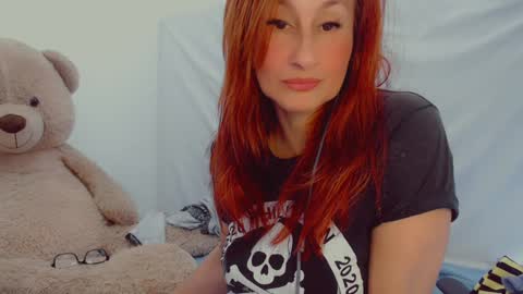 Snapshot of skarlett2072 chatting on February 1, 2025, 6:40 pm Arlett online show from February 1, 2025, 6:40 pm