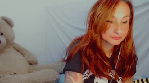 Snapshot of skarlett2072 chatting on February 2, 2025, 2:38 am Arlett online show from February 2, 2025, 2:38 am