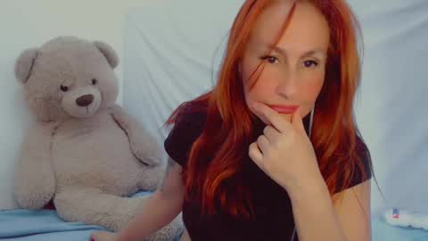 Snapshot of skarlett2072 chatting on February 10, 2025, 1:55 pm Arlett online show from February 10, 2025, 1:55 pm