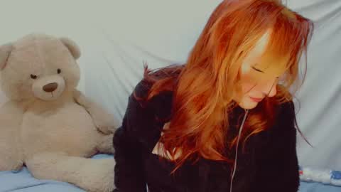 Snapshot of skarlett2072 chatting on February 11, 2025, 4:44 am Arlett online show from February 11, 2025, 4:44 am