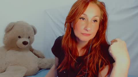 Snapshot of skarlett2072 chatting on February 13, 2025, 1:08 am Arlett online show from February 13, 2025, 1:08 am