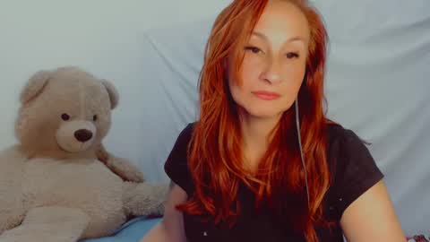 Snapshot of skarlett2072 chatting on February 13, 2025, 4:22 am Arlett online show from February 13, 2025, 4:22 am