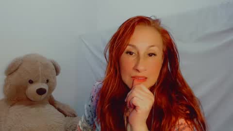 Snapshot of skarlett2072 chatting on February 15, 2025, 4:47 am Arlett online show from February 15, 2025, 4:47 am