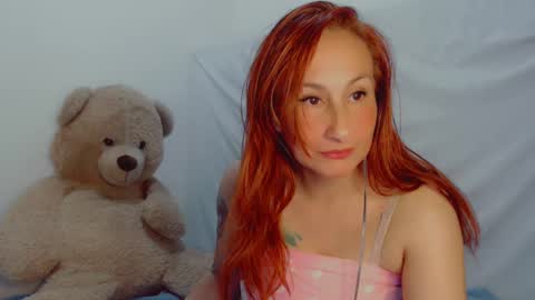 Snapshot of skarlett2072 chatting on February 18, 2025, 1:10 am Arlett online show from February 18, 2025, 1:10 am