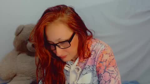 Snapshot of skarlett2072 chatting on February 18, 2025, 4:37 am Arlett online show from February 18, 2025, 4:37 am