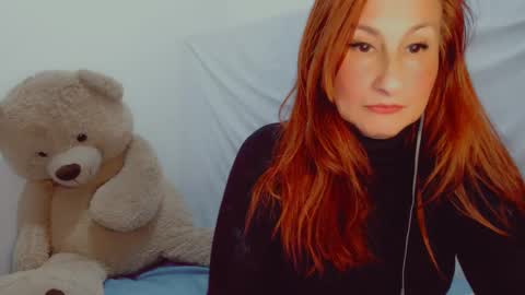 Snapshot of skarlett2072 chatting on February 21, 2025, 12:38 am Arlett online show from February 21, 2025, 12:38 am