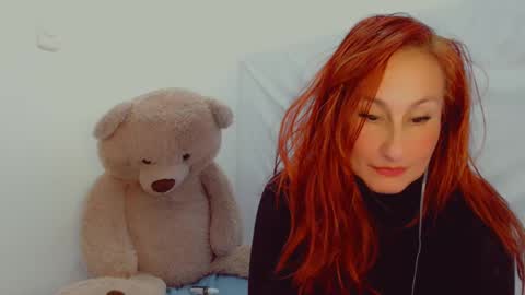 Snapshot of skarlett2072 chatting on February 23, 2025, 9:37 pm Arlett online show from February 23, 2025, 9:37 pm