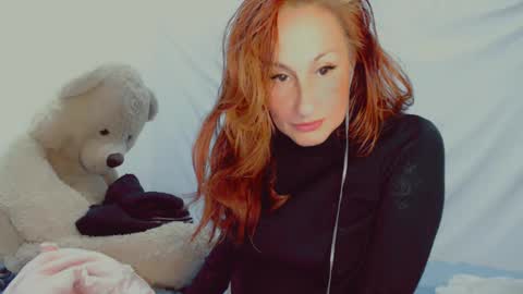 Snapshot of skarlett2072 chatting on February 28, 2025, 4:32 am Arlett online show from February 28, 2025, 4:32 am